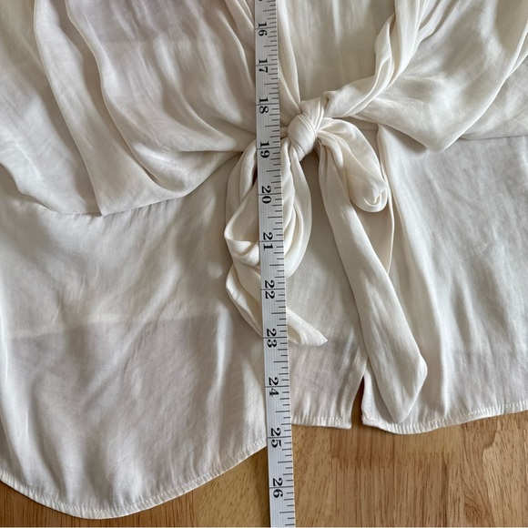 Vince Camuto Women’s Blouse Size L White Sheer Flowy Front Tie Keyhole Zip - Picture 8 of 8
